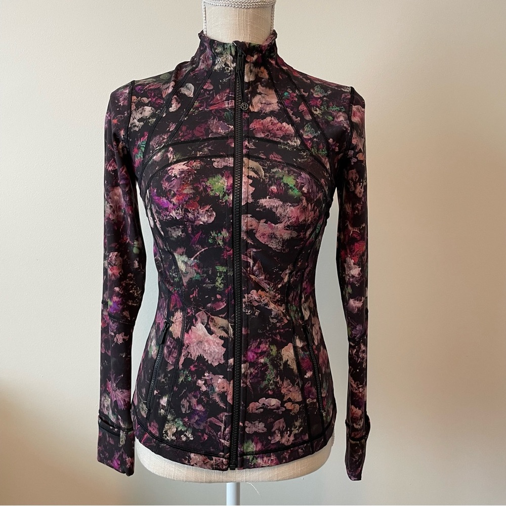 NWOT • LULULEMON • Define Jacket *Luxtreme
Floral Illusion Antique • Size 4
